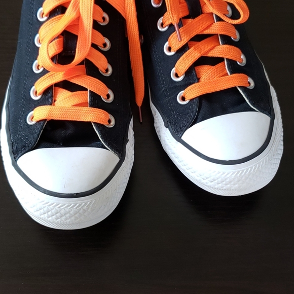 Converse shoes - Picture 2 of 9